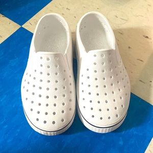 Native shoes white with navy stripe